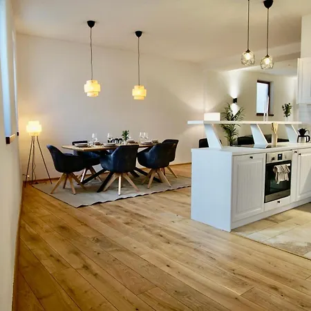 Apartment 125 M2 In Fuer 6, 2 Schlafzimmer, Nahe Nuernberg & Messe *